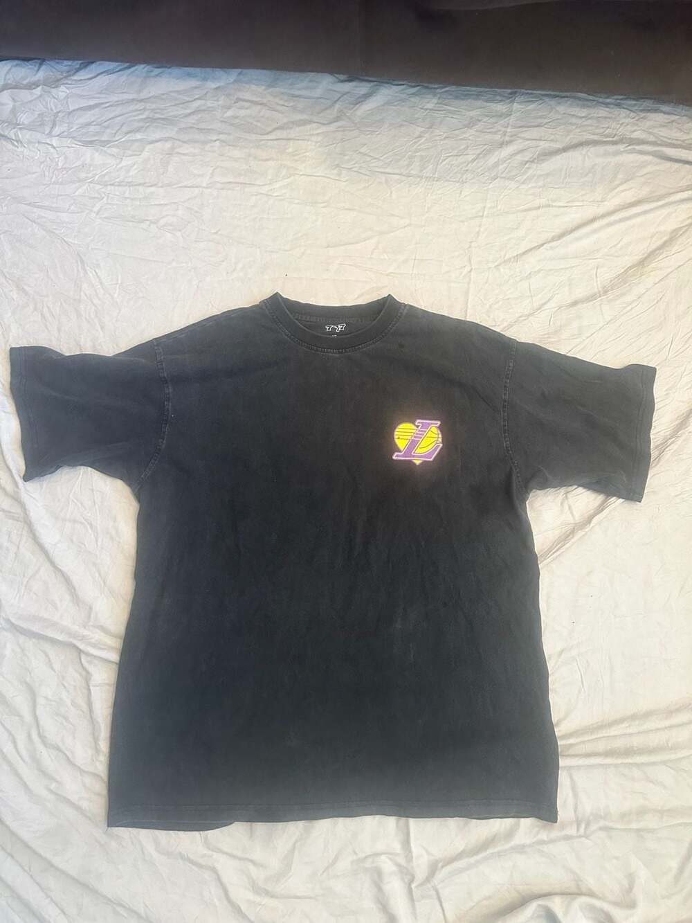 777 Shooters & Lovers Lakers Graphic T-Shirt XL